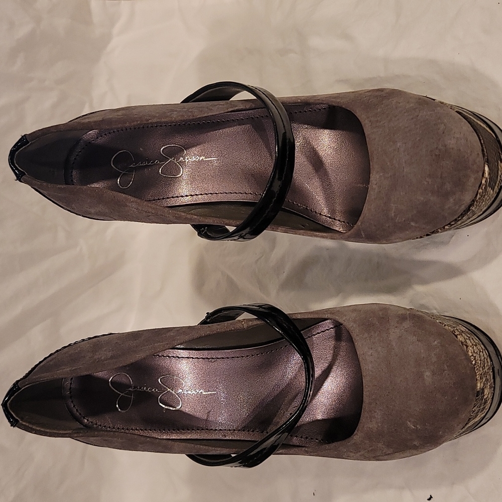 Ladies Sede and Patent Leather platform shoes